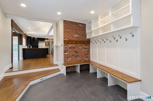 Building Photo - 50 Fox Den Rd