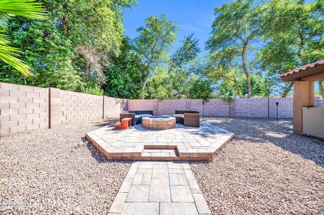 Building Photo - 7149 W Avenida Del Sol