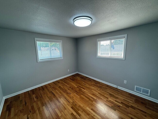 Building Photo - 1330-1334 SW 8th Ave Triplex/crema102-626