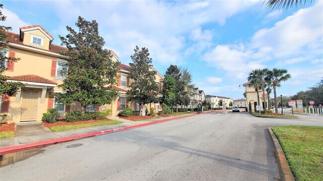 Building Photo - 3118 Camino Real Dr N