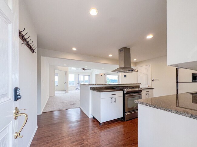 Building Photo - 2bd/1ba Seattle House