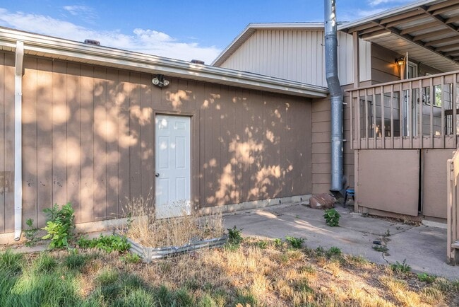 Building Photo - Spacious 4-Bedroom Layton Home with Finished Basement and 2-Car Garage