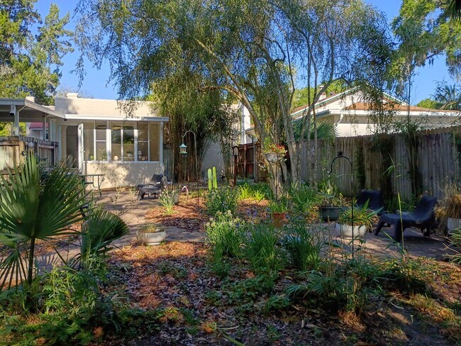 Building Photo - Charming Mediterranean Bungalow in the Heart of Historic DeLand