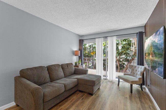 Building Photo - Experience Waikiki Living