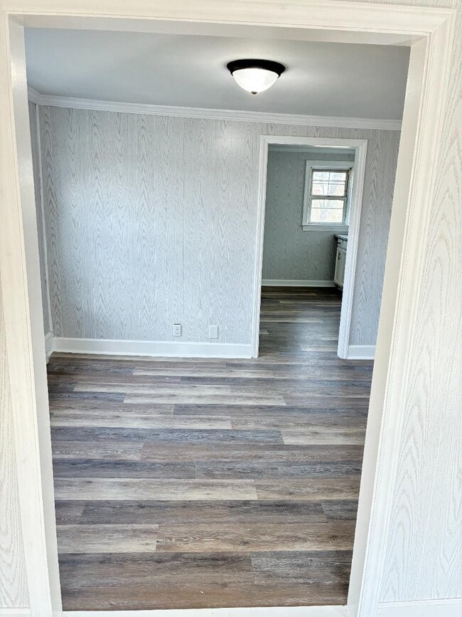 Building Photo - 1601 Queen St E