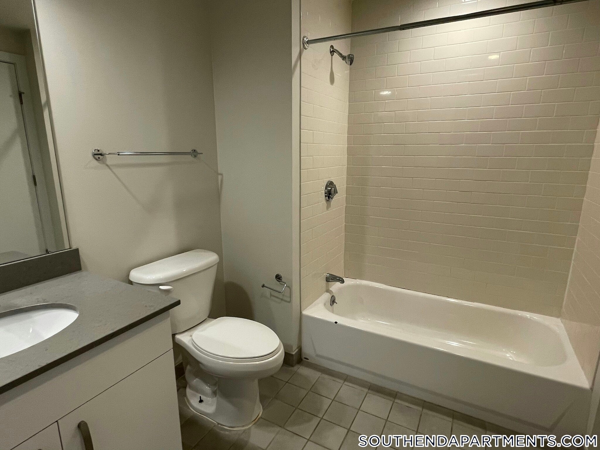 Building Photo - 601 Albany St