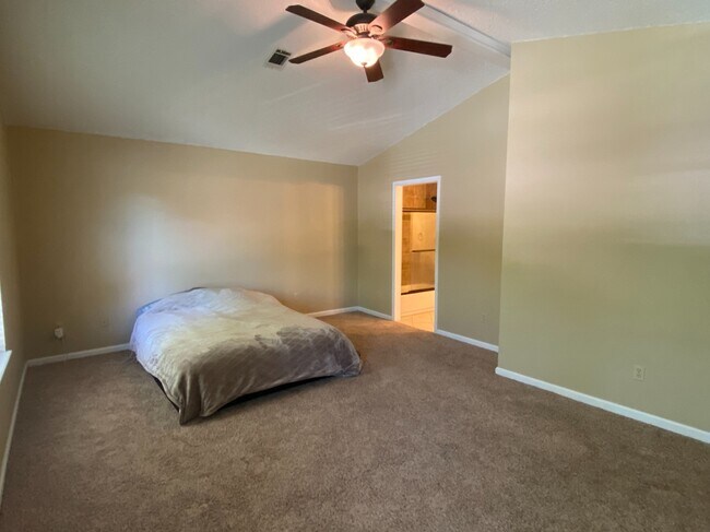 Building Photo - 1619 S Fir Pl