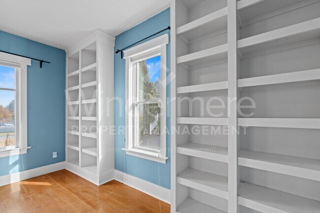 Building Photo - 3 Bedroom , 1 Bath