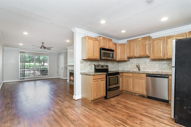 Building Photo - 5222 Fleetwood Oaks Ave