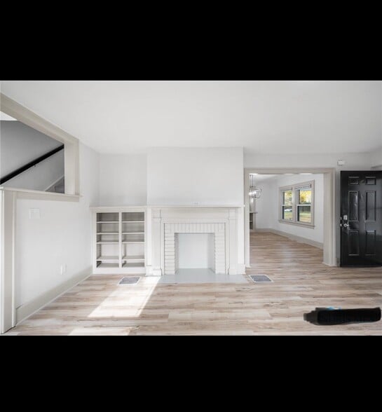 Living room - 476 Shasta Dr