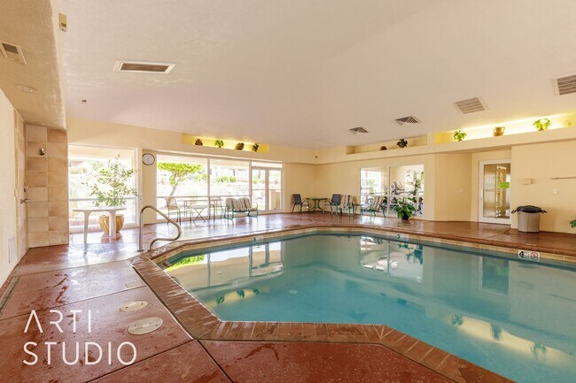 Building Photo - Stunning 3-Bedroom Home with Private Backy...