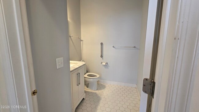 Building Photo - 16 Golden Willows Ave