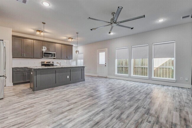 Building Photo - 4677 Bellfort Ave