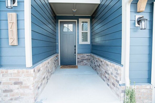 Building Photo - Modern Townhome for Rent!