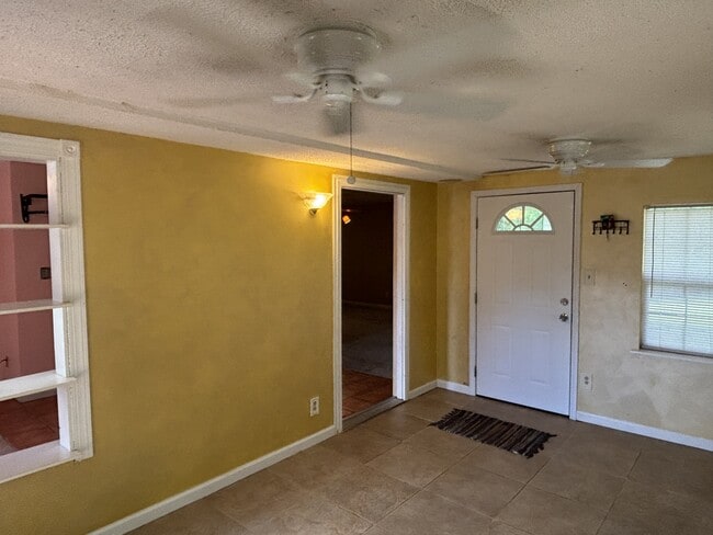 Building Photo - 119 N Clover Hill Ridge Rd