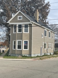 Building Photo - 916 Riverview Terrace