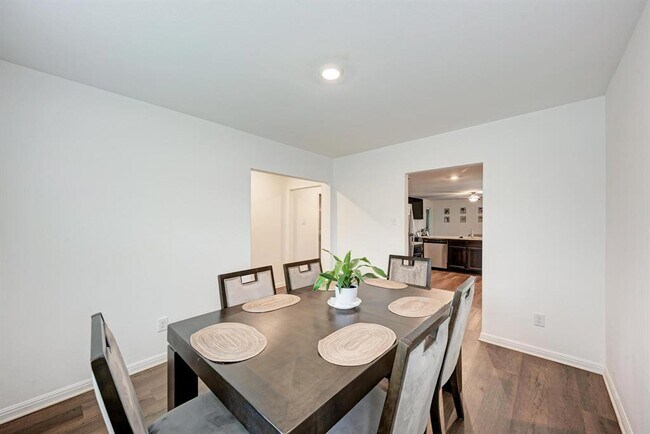 Building Photo - 132 Maywood Ln