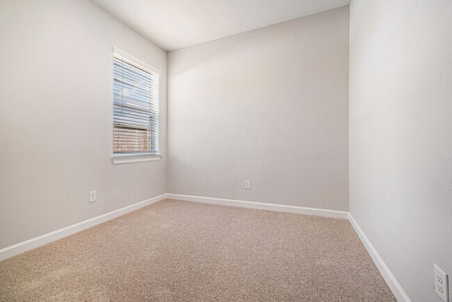 Building Photo - 6107 White Spruce Dr