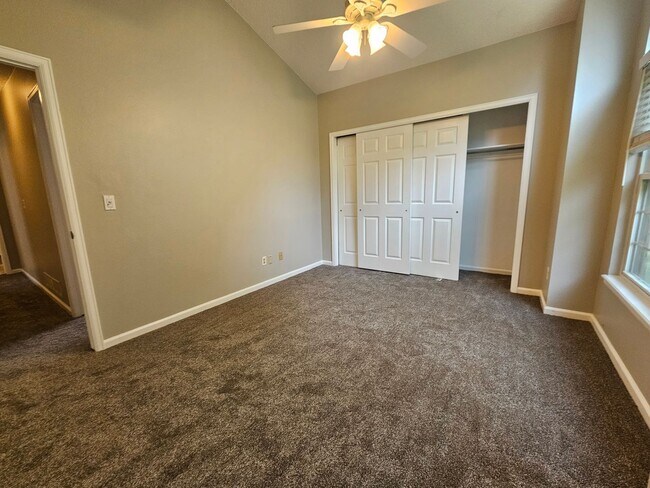 Building Photo - Aurora Highlands 3 Bed 2 1/2 Bath House w/...