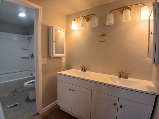 Building Photo - Charming Renovated 3-Bedroom Home for Rent