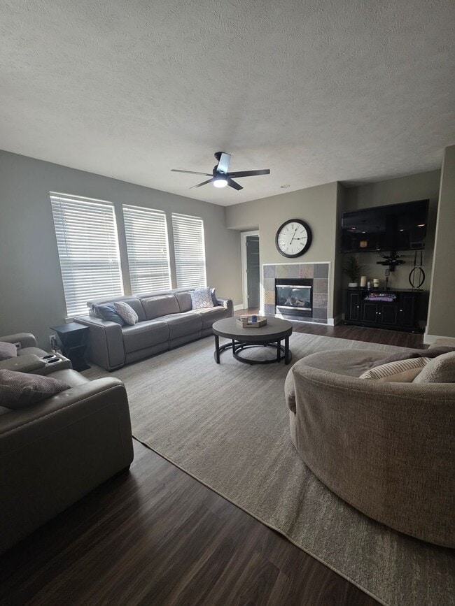 Building Photo - Executive Four Bedroom Rental w/ Office!