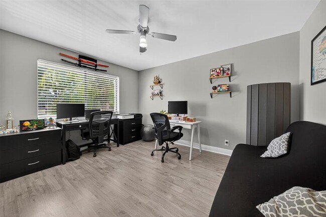 Building Photo - 412 Lakeview Dr
