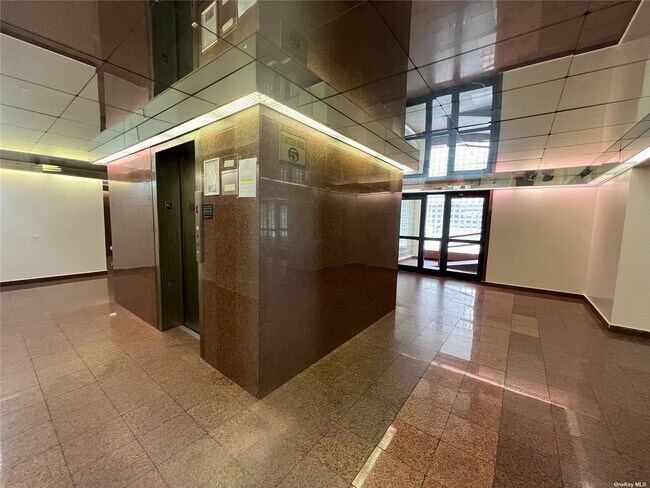 Building Photo - 94-31 59th Ave