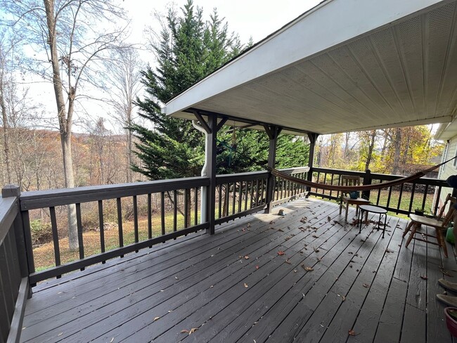 Building Photo - Lovely Country Home Close to Christiansburg