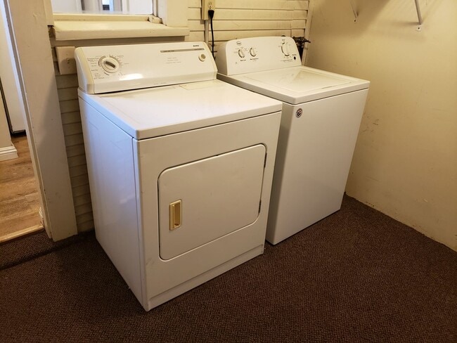Building Photo - ROOMMATE ADDITION (1) -PLEASE CONTACT ISAB...