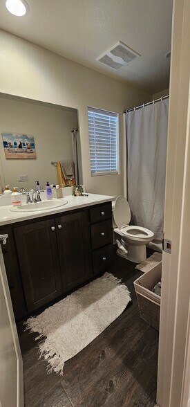 Guest Bathroom - 11386 Dunhaven Way