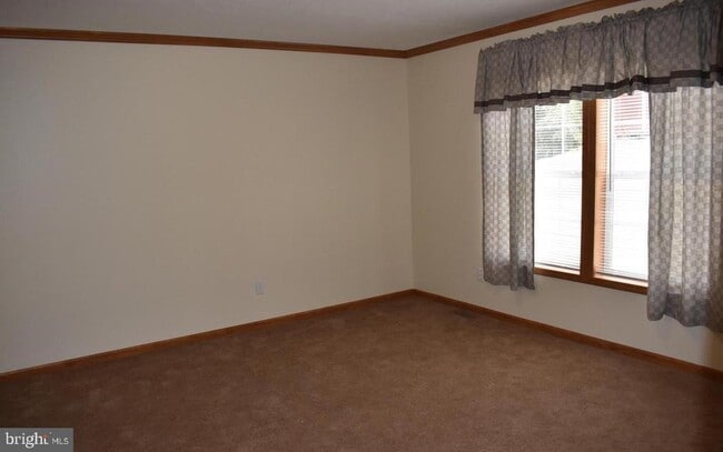 Building Photo - 15334 Skyline Dr