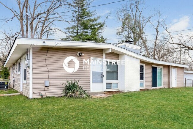 Building Photo - 3 Bedroom Pet-Friendly Home in FLORISSANT,...