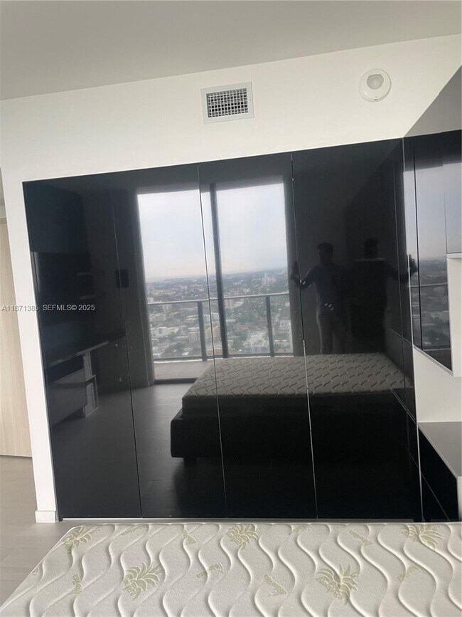 Building Photo - 1000 Brickell Plaza