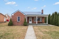 Building Photo - House For Rent