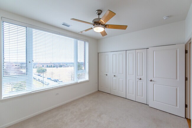 Building Photo - 850 Village Center Dr