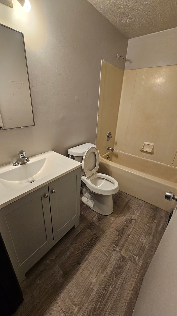 Building Photo - 118-118.5-1185 Wood St