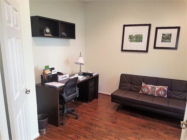 Building Photo - 2 Bedroom with an office!!