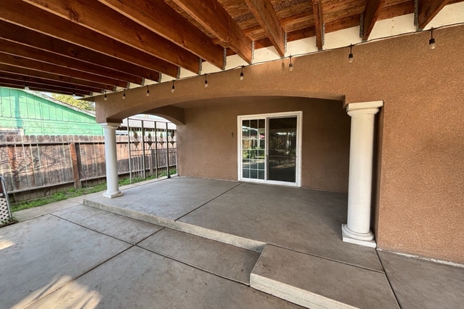 Building Photo - 107 S Cottage St