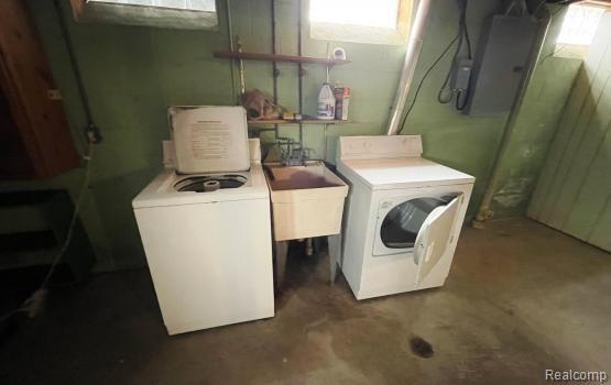 Building Photo - 2145 Lakeshire Dr