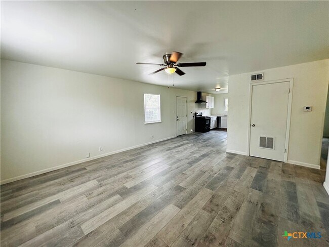 Building Photo - 714 S River St