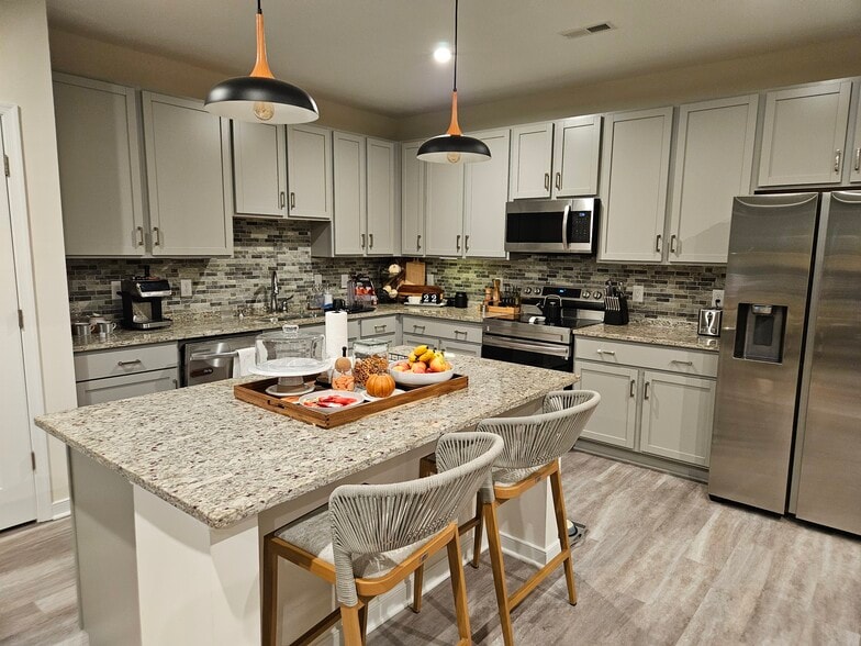 Fully equipped kitchen - 7201 Hancock Chase Ct