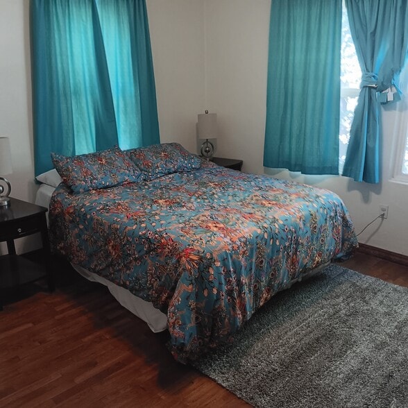 Building Photo - 310 E Sussex Way