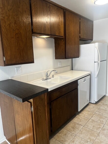 Building Photo - 1132 Meta St