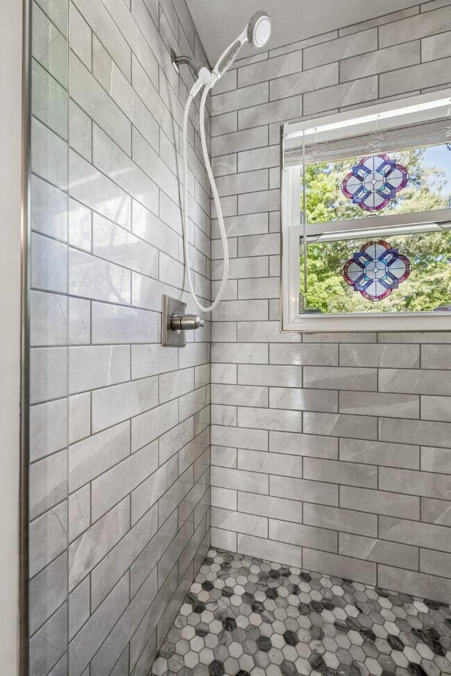 Building Photo - 107 Keri Dr