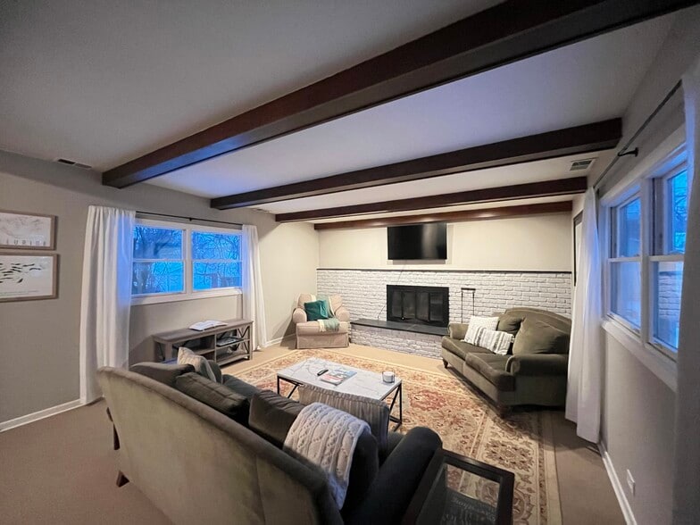 Building Photo - 1034 Chestnut St