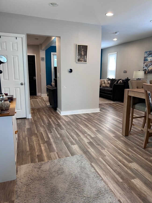 Building Photo - 42 Ella St