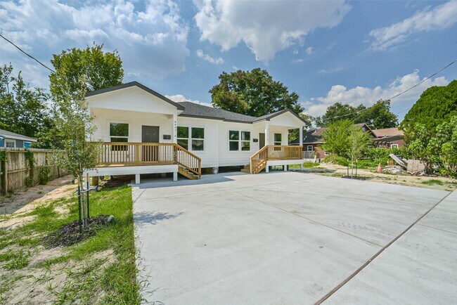 Building Photo - 3007 Bringhurst St