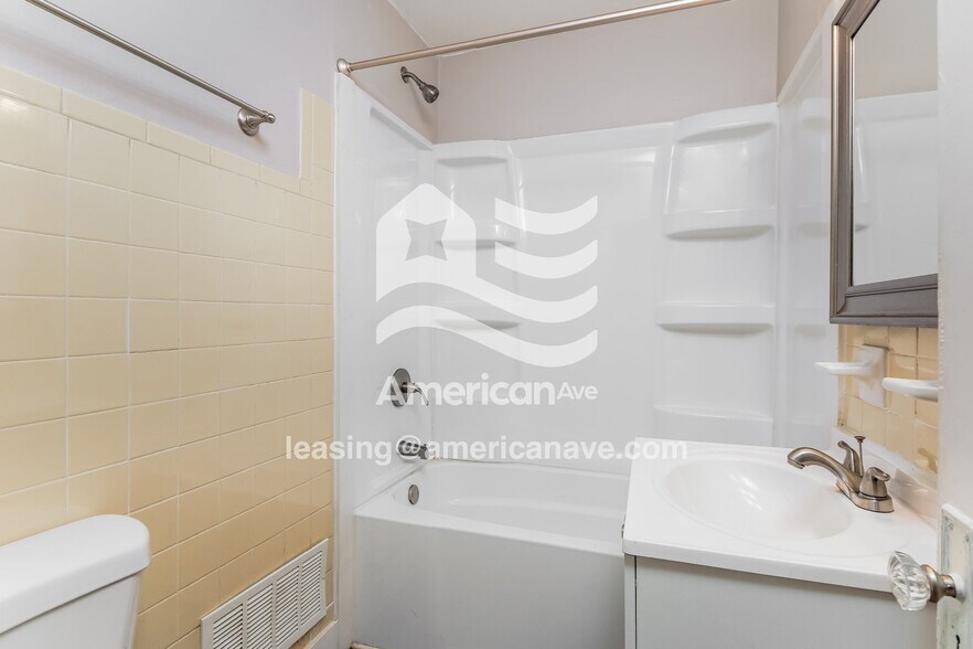 Building Photo - 2016 Elsmere Ave