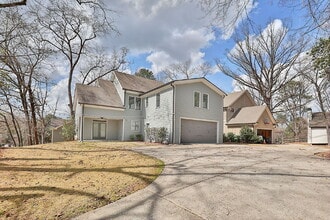 Building Photo - 2033 Cherokee Dr