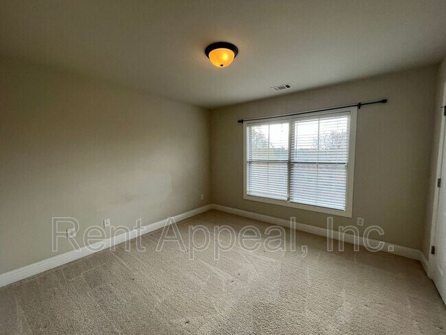 Building Photo - 4863 Carre Way